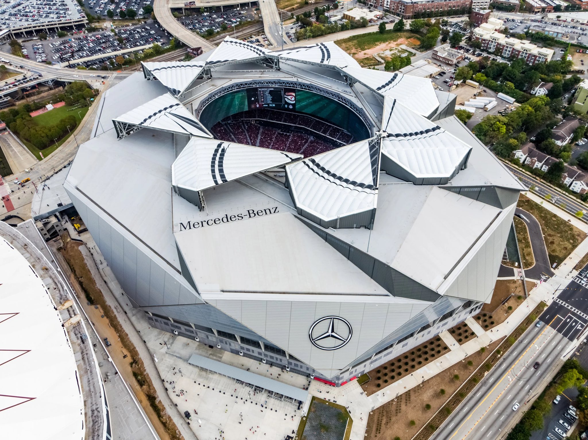 Exploring the Magnificence of Mercedes-Benz Stadium: Atlanta’s Premier Sports Venue