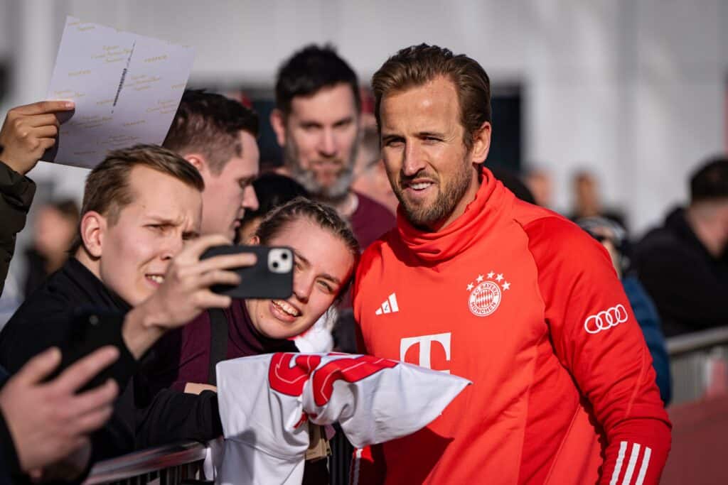 Meet Your Heroes: The Fan's Guide to Interacting with FC Bayern Munich Players